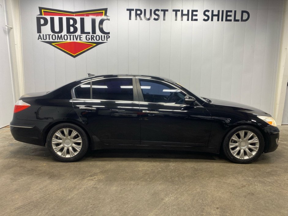 2009 Hyundai Genesis 3.8's photo