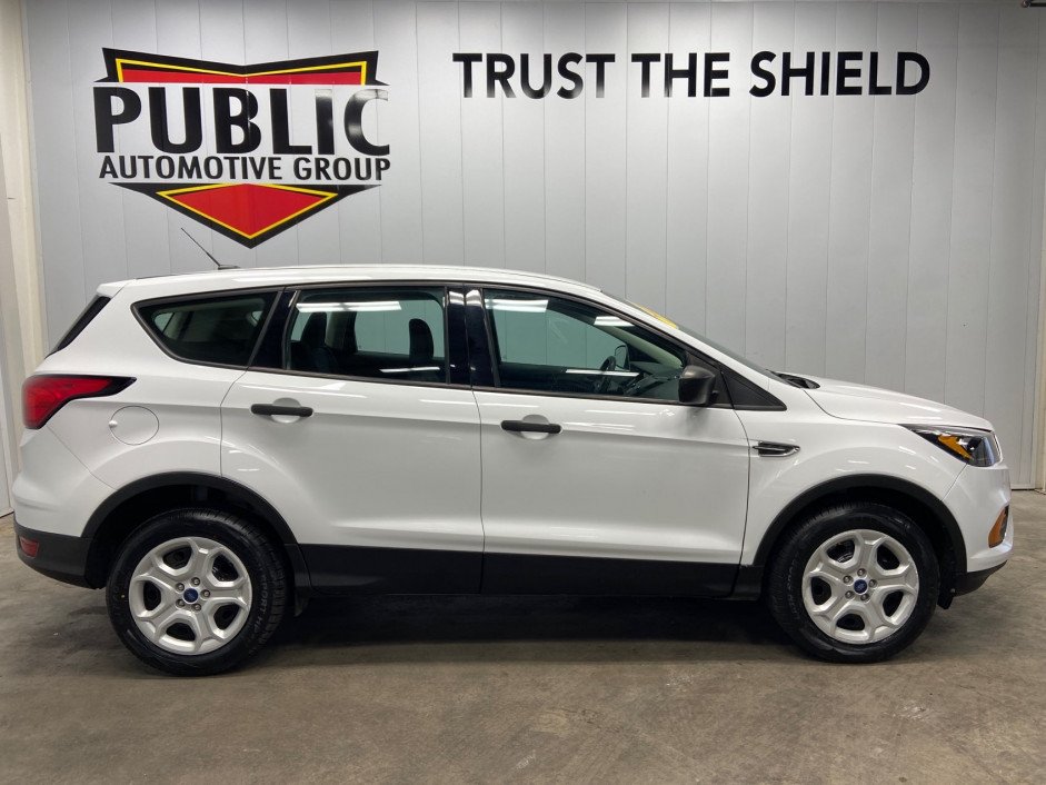 2019 Ford Escape S's photo