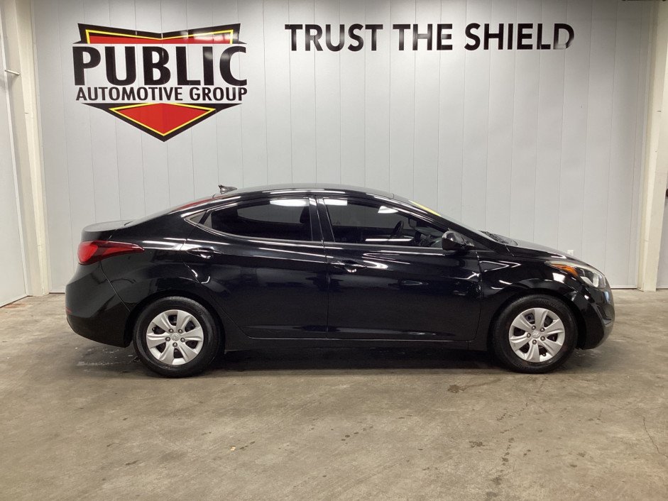 2016 Hyundai Elantra SE's photo