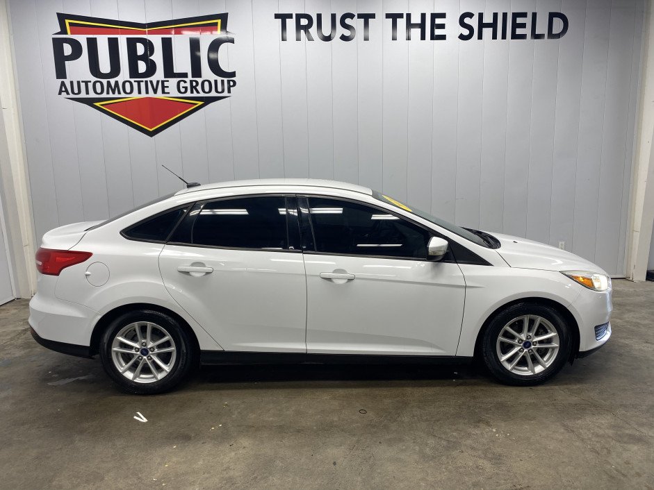 2016 Ford Focus SE's photo