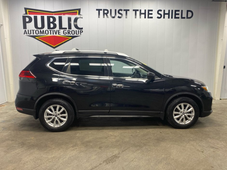 2017 Nissan Rogue SV's photo