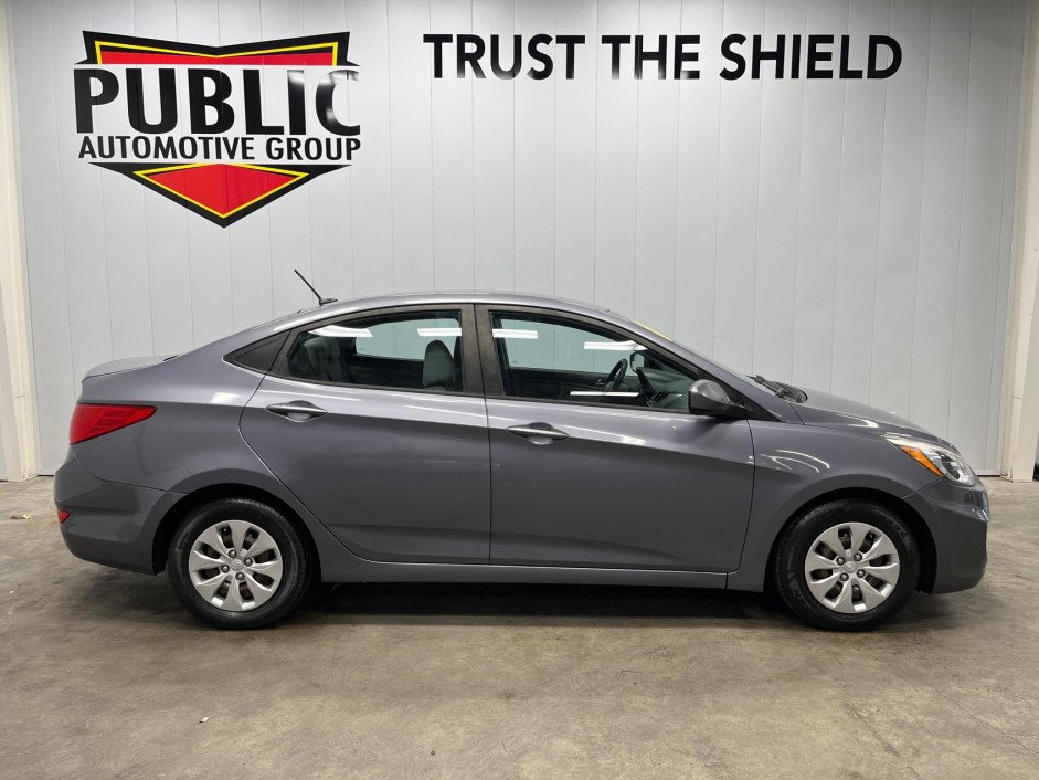 2016 Hyundai Accent SE's photo