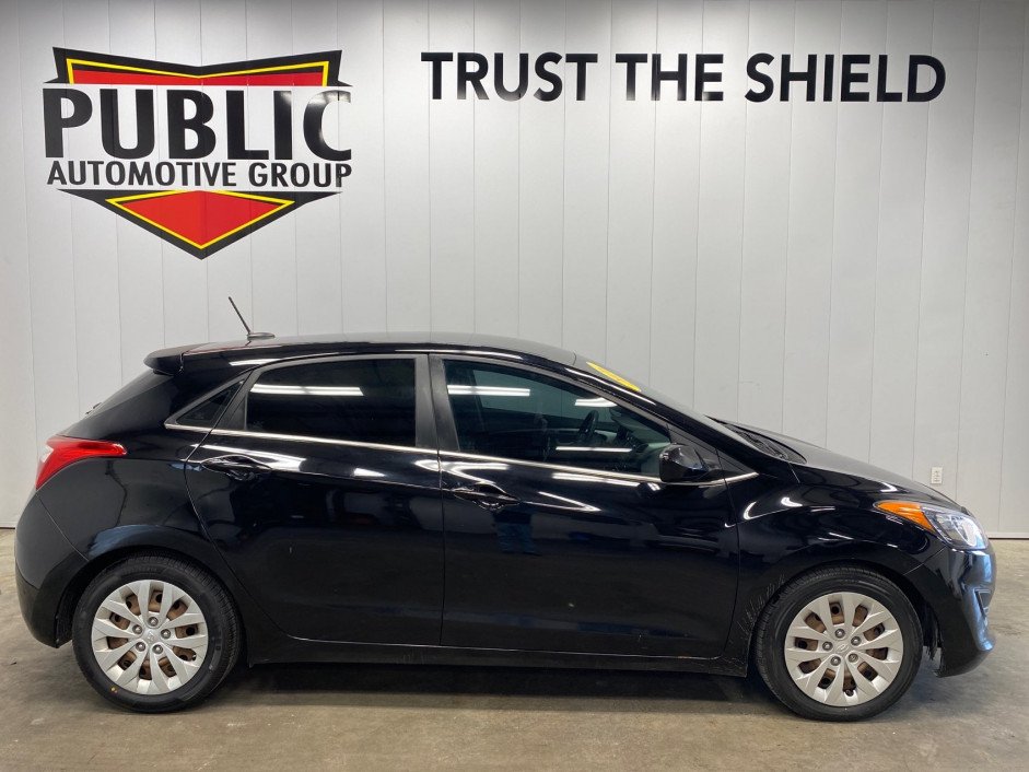 2016 Hyundai Elantra GT Base's photo